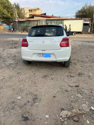 Suzuki Swift 2022 White
