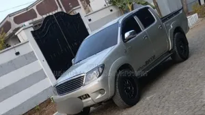 Photo - Toyota Hilux 2008 Gold