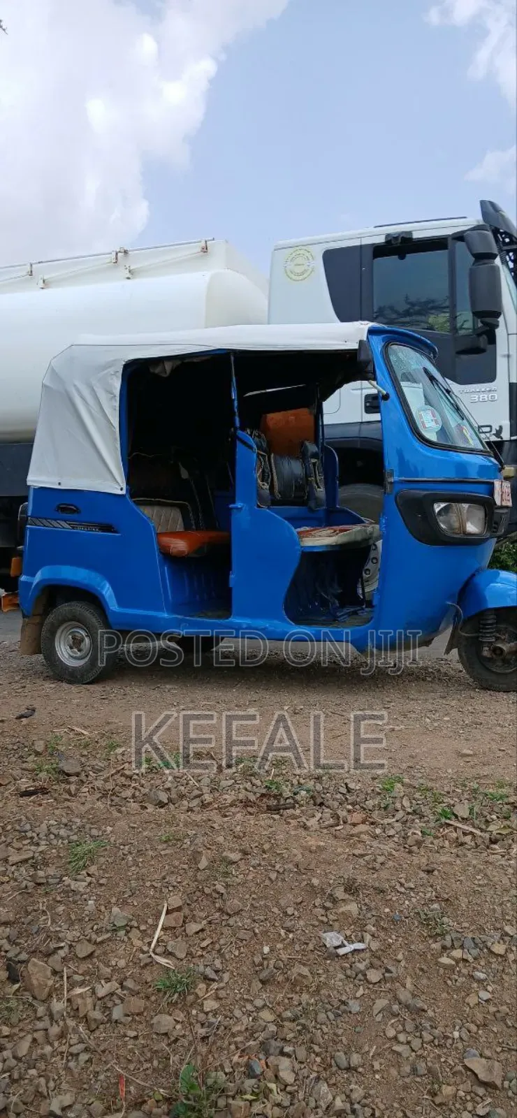 Bajaj Avenger 180 2018 Blue