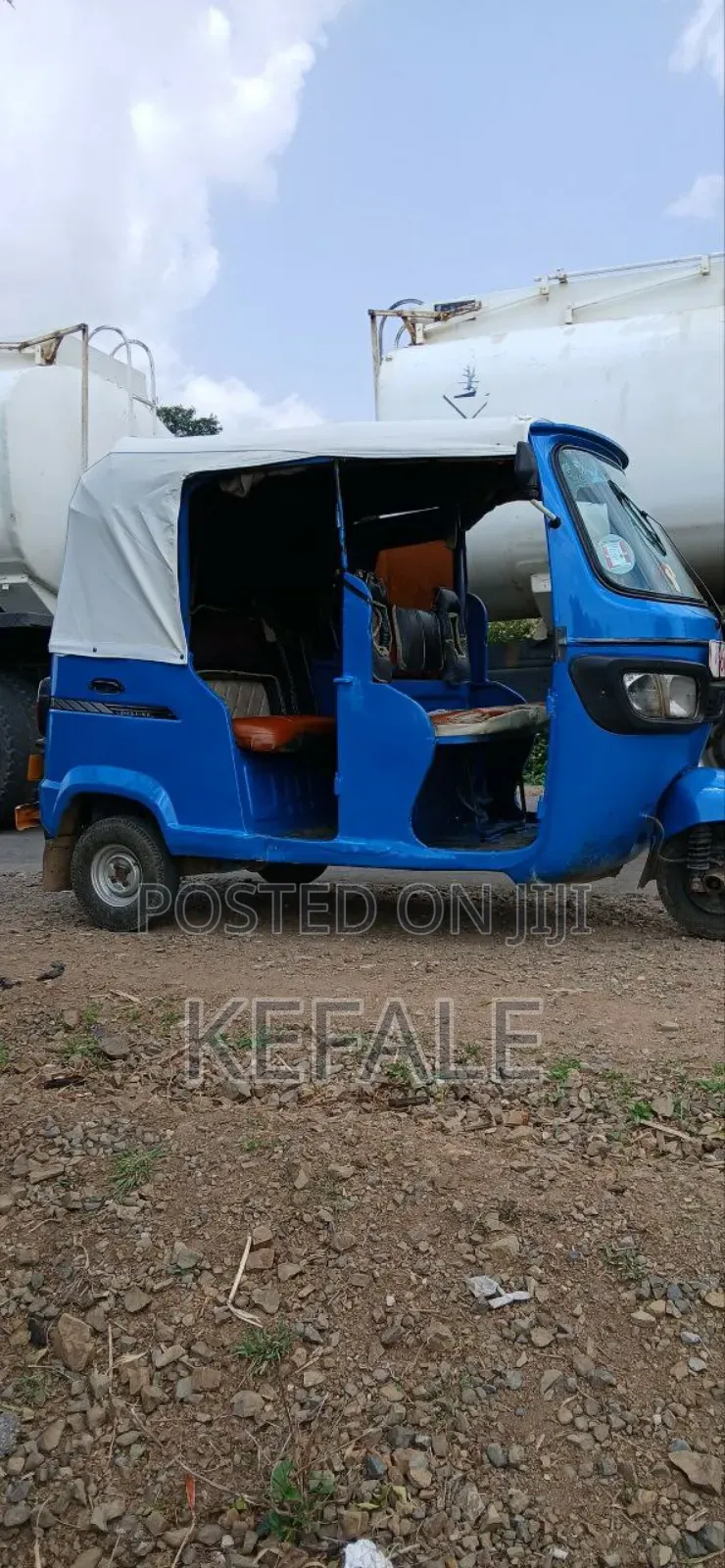 Bajaj Avenger 180 2018 Blue