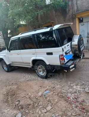 Photo - Toyota Land Cruiser HDJ 100 4.2 D 1998 White