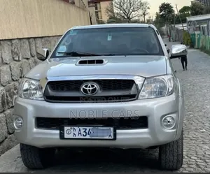 Toyota Hilux 2010 Silver