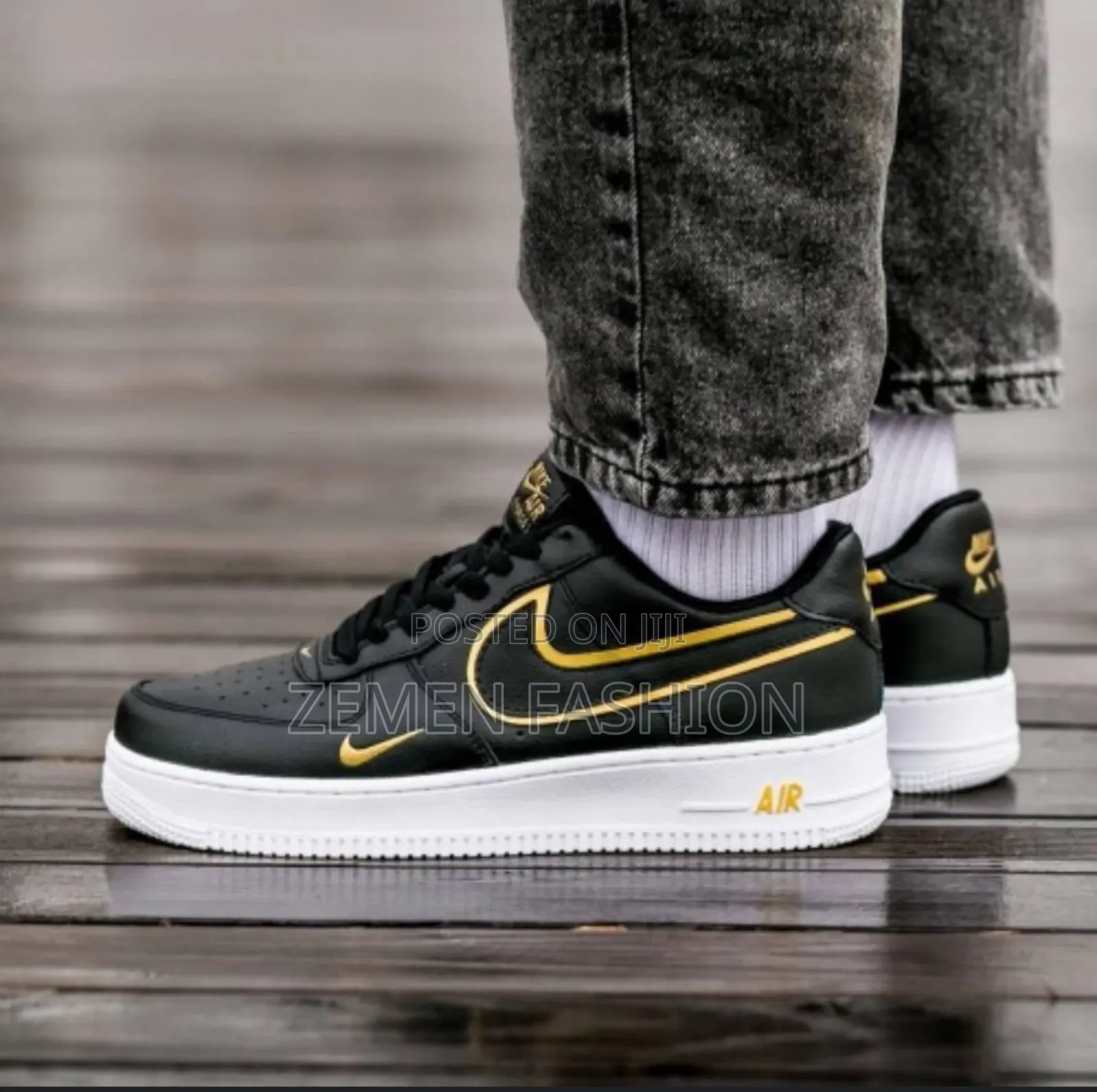 Air Force 1 Black Metallic Gold.