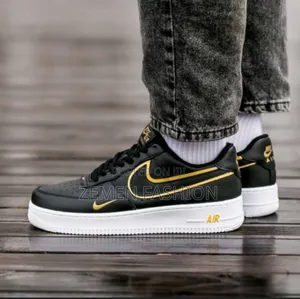 Photo - Air Force 1 Black Metallic Gold.