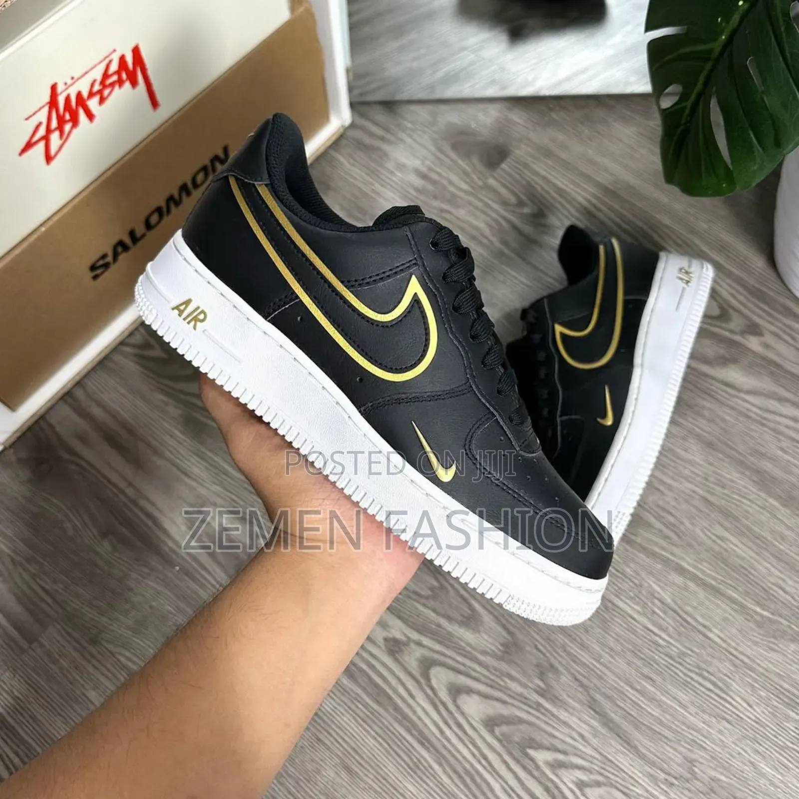 Air Force 1 Black Metallic Gold.