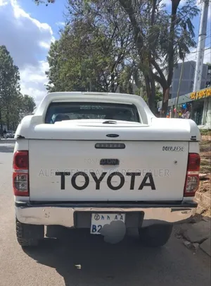 Toyota Hilux 2015 White