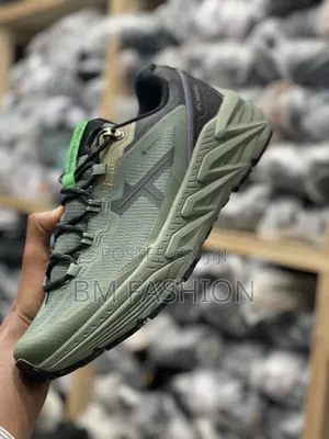 Columbia Men's Original Sneakers (Holiday Price Offer)