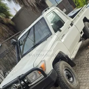 Photo - Toyota Land Cruiser 2012 White