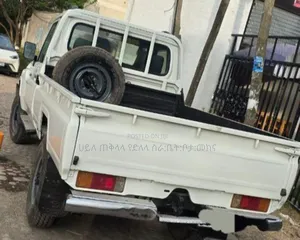 Toyota Land Cruiser 2012 White