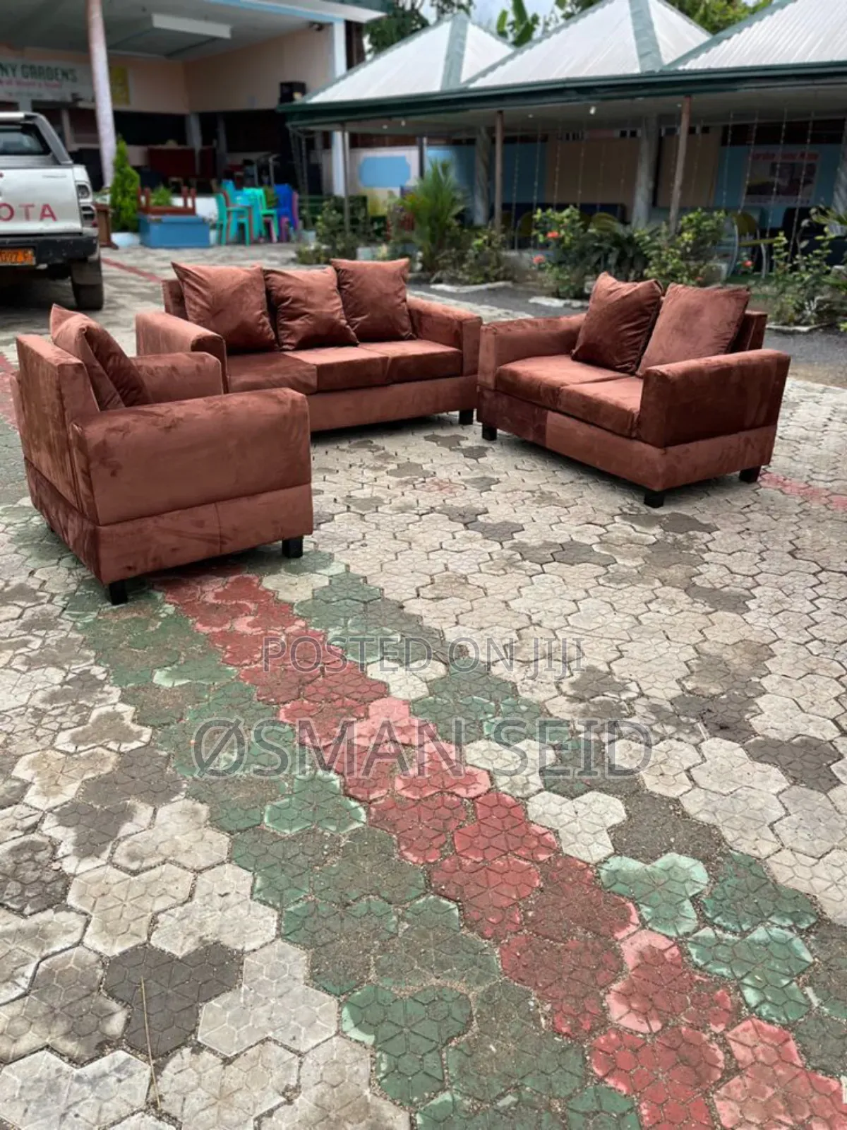 Homely Sectional L-Shape Sofa