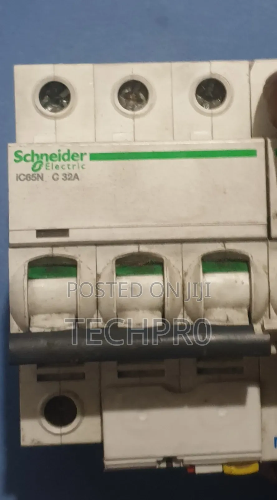 Schneider Electric Ic65n C 32a 3 Pole 32 Amp 400v Circuit Breaker