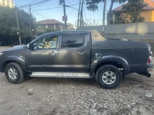 Photo - Toyota Hilux 3.0 D-4D 4x4 2013 Gray