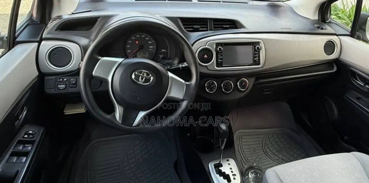 Toyota Yaris 2012 Silver