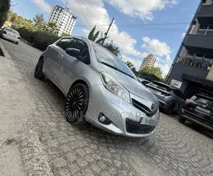 Toyota Yaris 2012 Silver