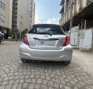 Toyota Yaris 2012 Silver