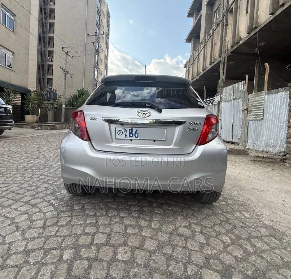 Toyota Yaris 2012 Silver