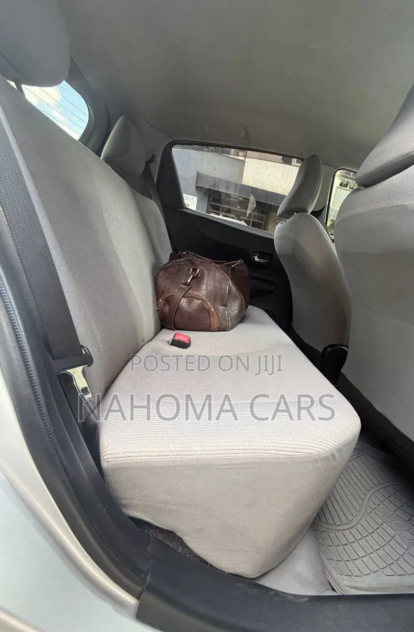 Toyota Yaris 2012 Silver