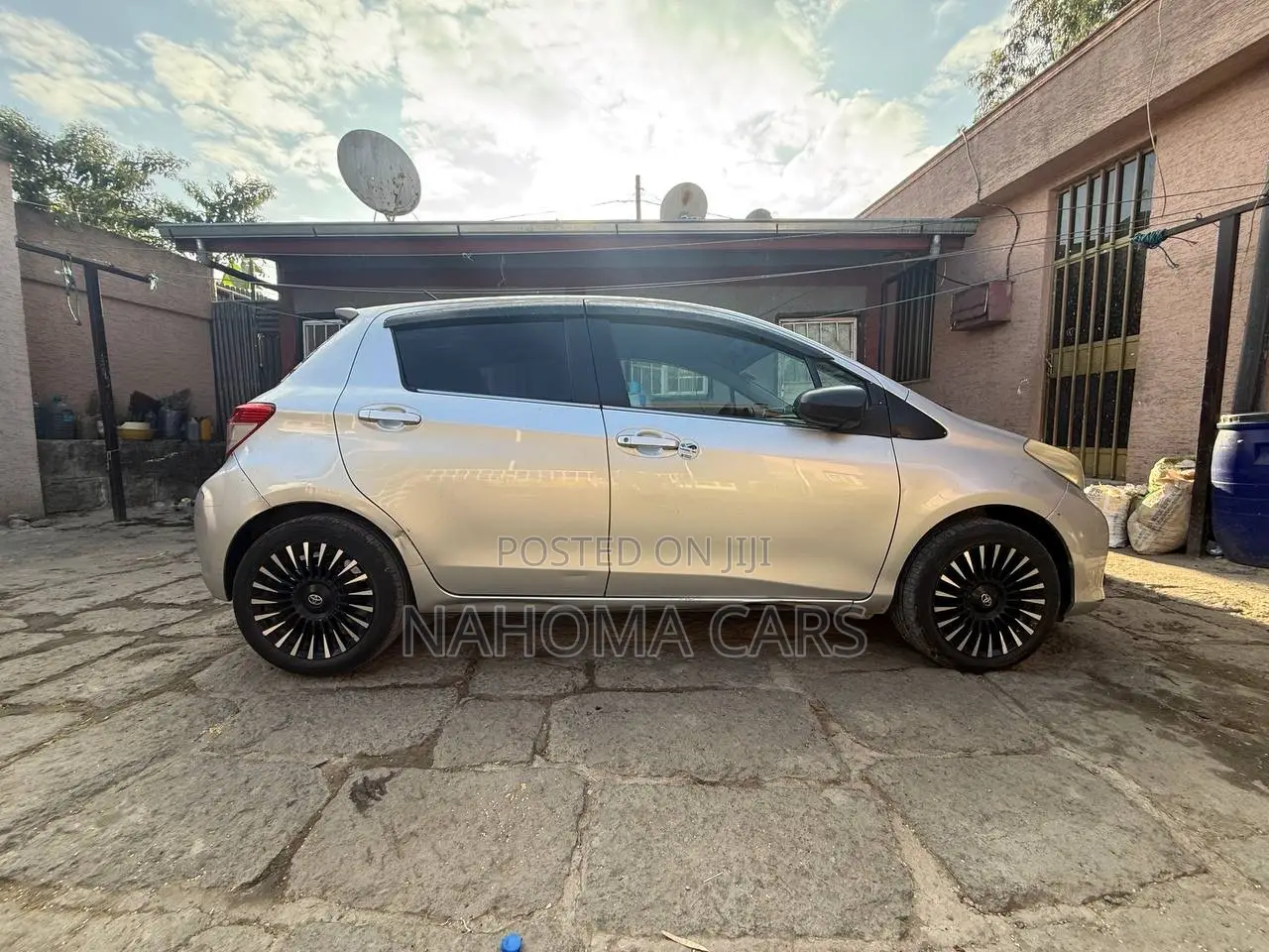 Toyota Yaris 2012 Silver