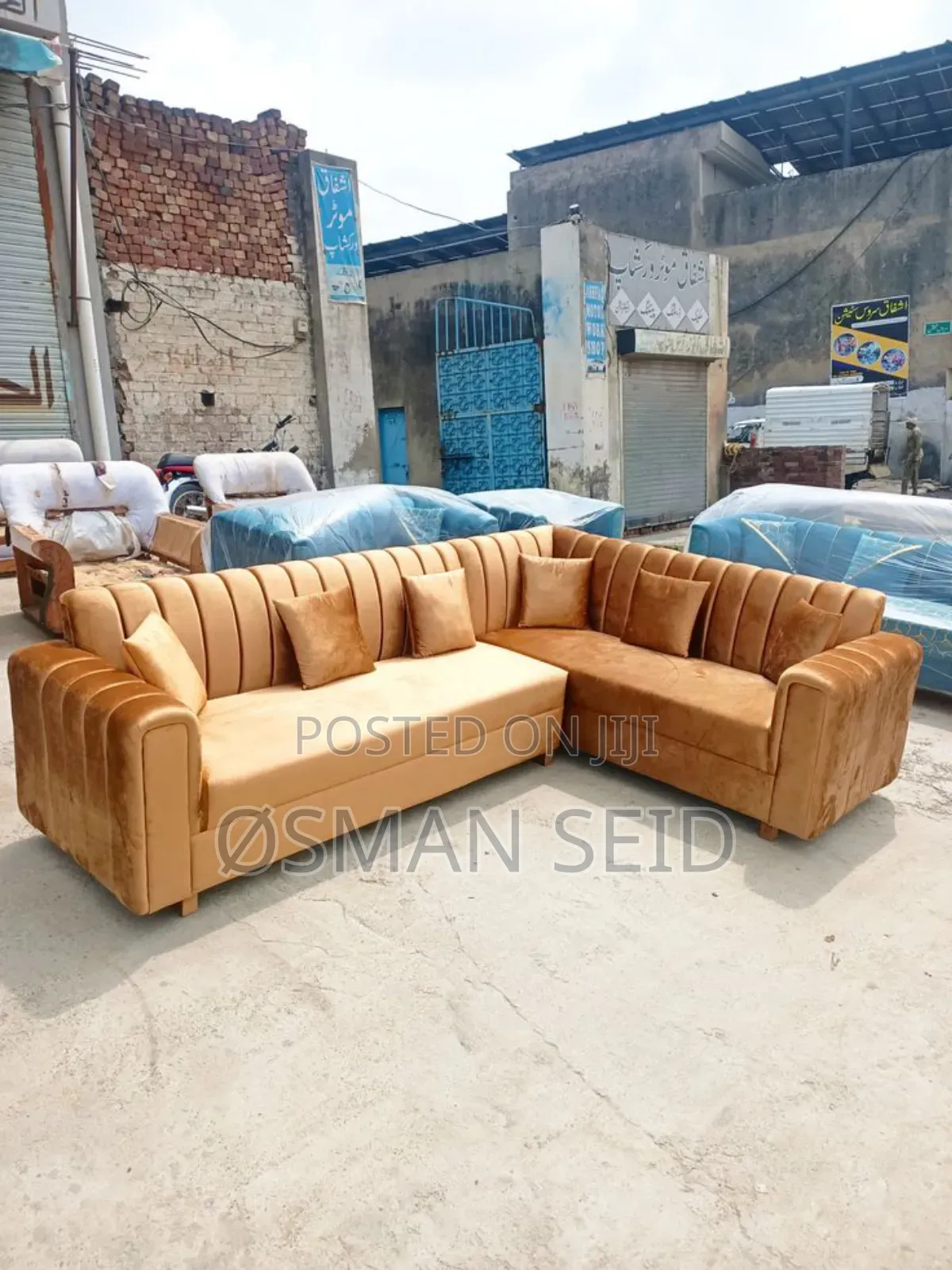 Tiny L-Shape Wood Legs Sofa
