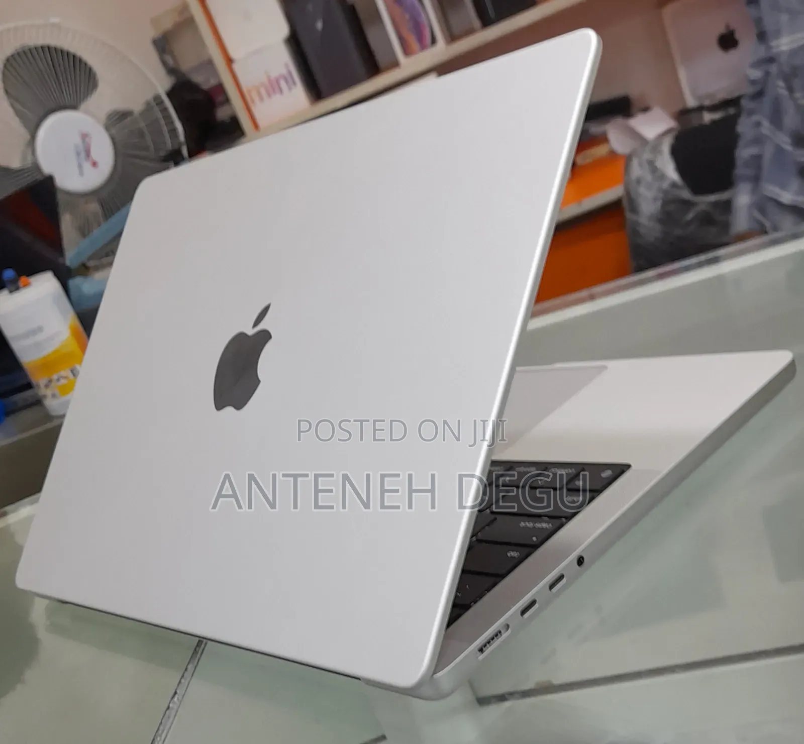 New Laptop Apple MacBook Air 2022 M2 8GB Apple M2 SSD 256GB