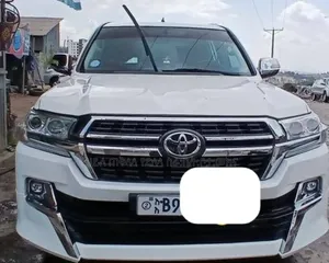 Photo - Toyota Land Cruiser 2012 Ivory