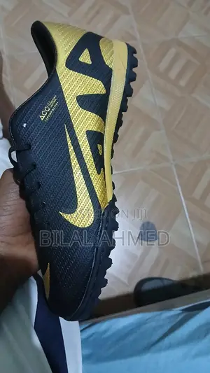 Taketa Men's Football Shoe