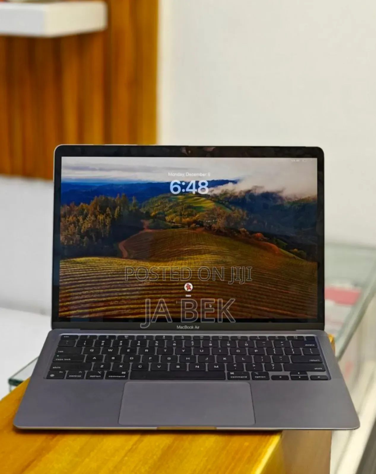 New Laptop Apple MacBook Air 2020 M1 8GB Apple M1 SSD 256GB