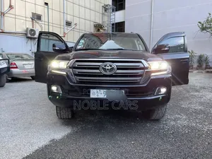 Photo - Toyota Land Cruiser 2018 Matt Black