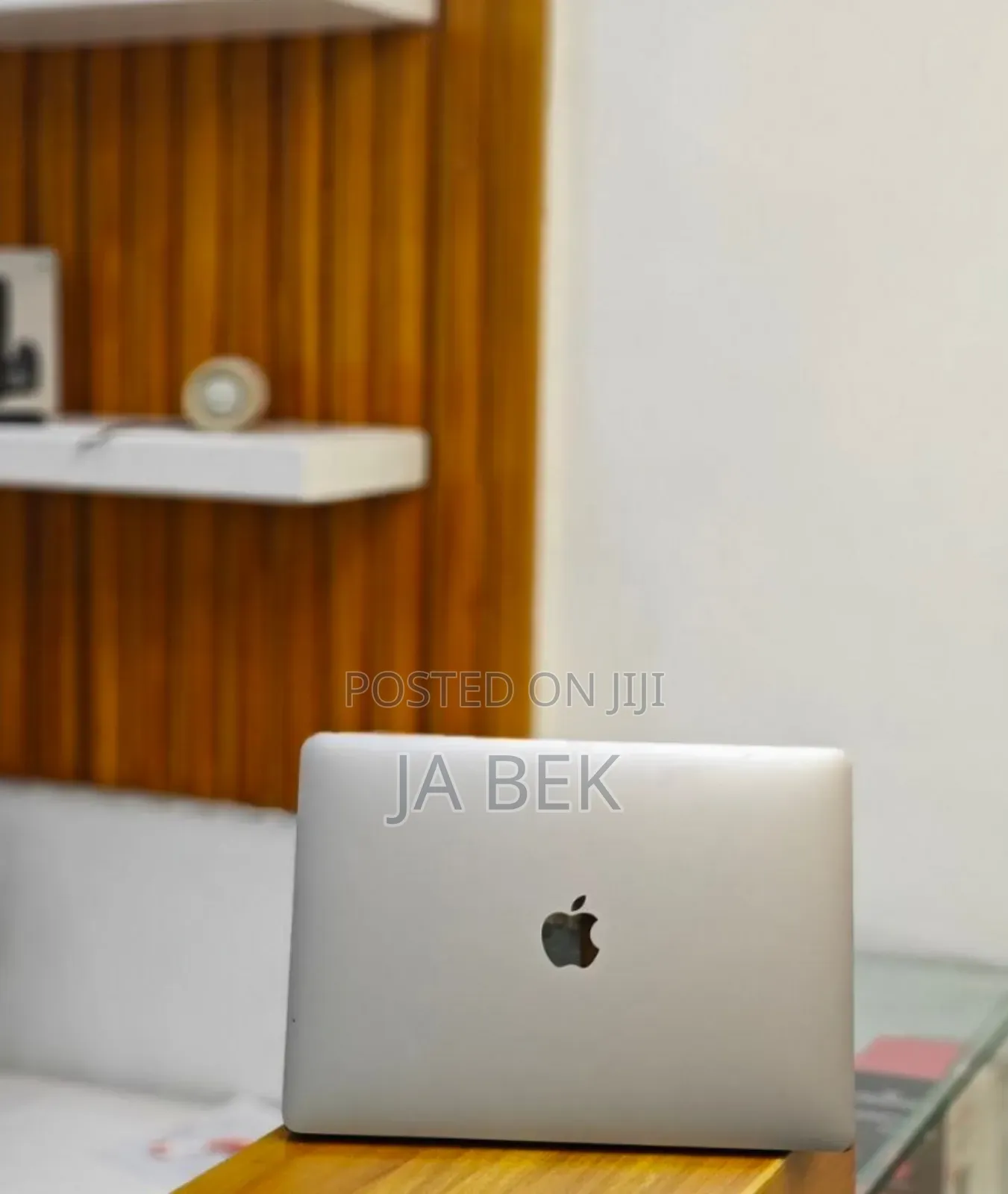 New Laptop Apple MacBook Pro 2019 16GB Intel Core I7 SSD 256GB