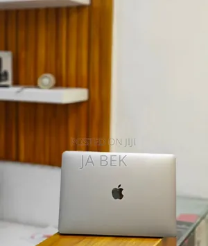 New Laptop Apple MacBook Pro 2019 16GB Intel Core I7 SSD 256GB