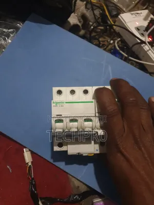 Schneider Electric Ic65n C 32a 3 Pole 32 Amp 400v Circuit Breaker