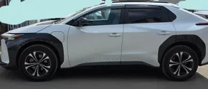 Toyota bZ4X 71.4 kWh AWD 2022 White