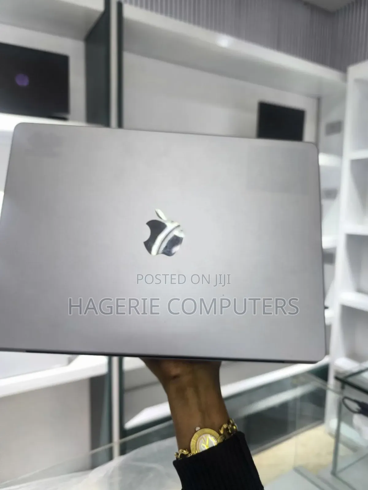 New Laptop Apple MacBook Pro 2020 M1 16GB Apple M1 Pro SSD 512GB