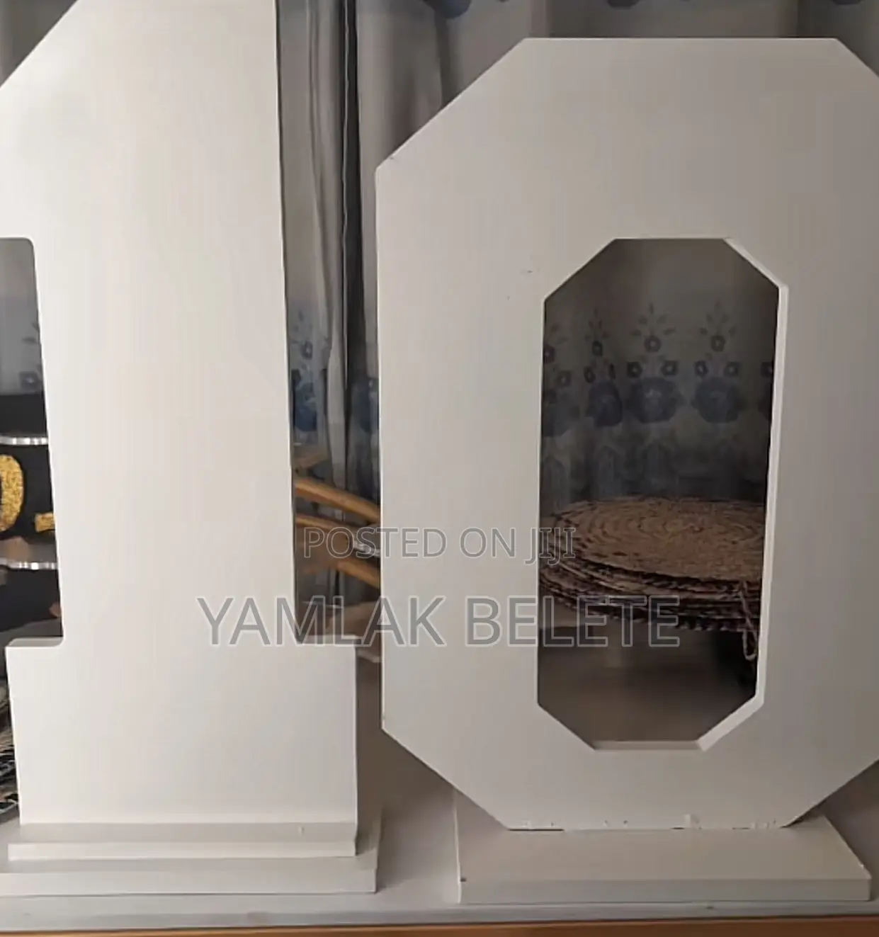 የ አበባ እና ዲኮር እቃዎች