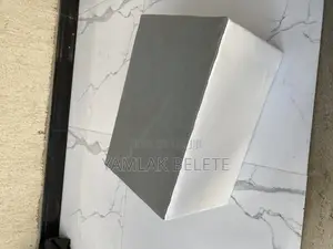 የ አበባ እና ዲኮር እቃዎች