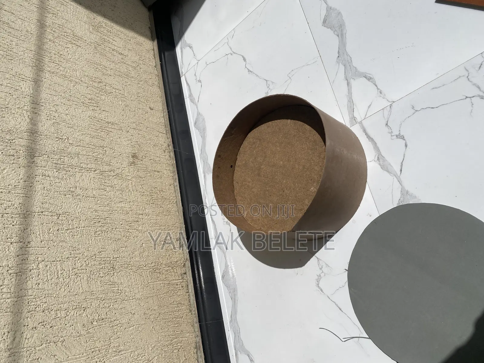 የ አበባ እና ዲኮር እቃዎች