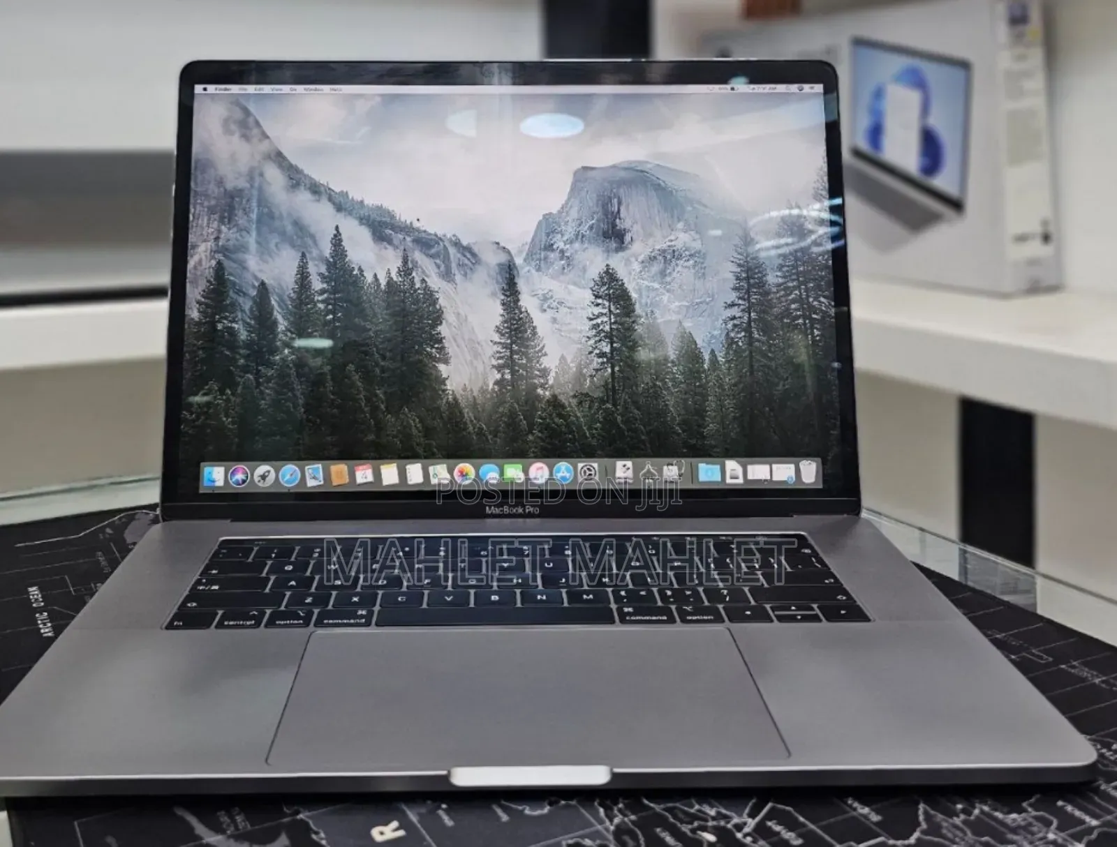 New Laptop Apple MacBook Pro 16GB Intel Core I9 SSD 512GB