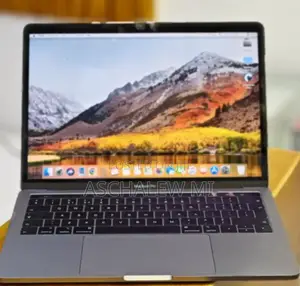 New Laptop Apple MacBook Pro 2019 8GB Intel Core I7 SSD 256GB