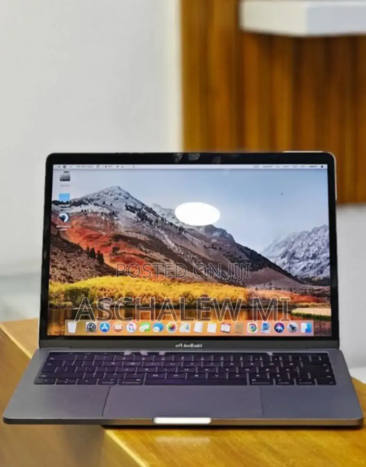 New Laptop Apple MacBook Pro 2019 8GB Intel Core I7 SSD 256GB