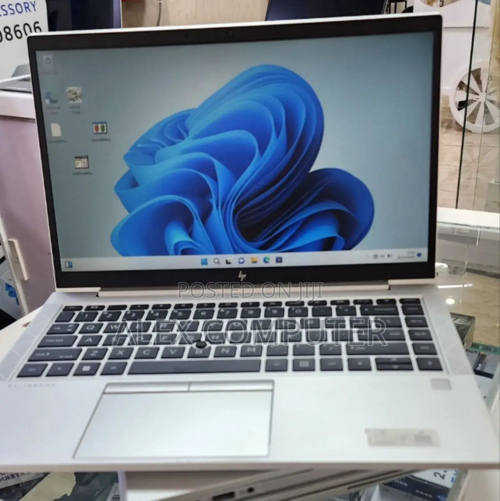 New Laptop HP EliteBook 845 G8 16GB AMD Ryzen 5 SSD 512GB