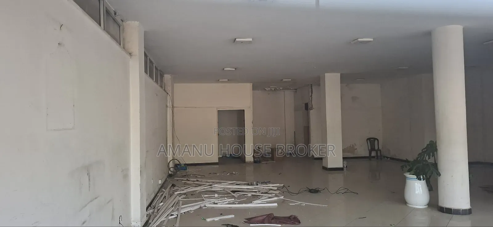 አስቸኳይ የሚከራይ165sqm ለshoroom እና ለካፌ ፣ለባንክ የሚሆን ግራወንድ ላይ ፍየል ቤት አከባቢ