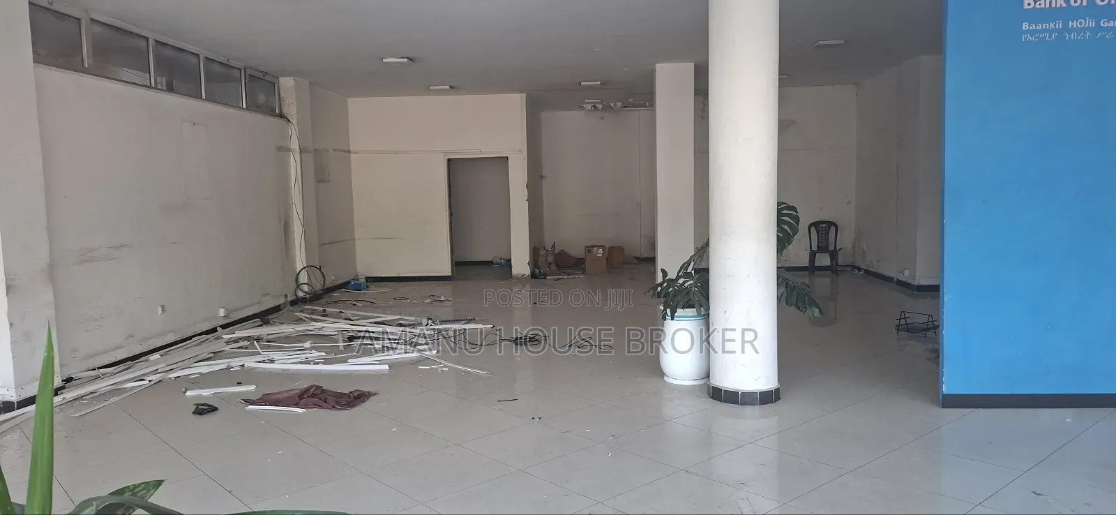 አስቸኳይ የሚከራይ165sqm ለshoroom እና ለካፌ ፣ለባንክ የሚሆን ግራወንድ ላይ ፍየል ቤት አከባቢ