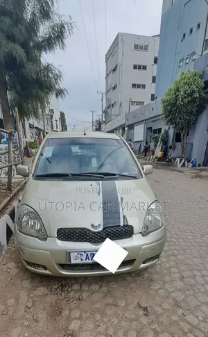 Photo - Toyota Vitz 2002 Gold