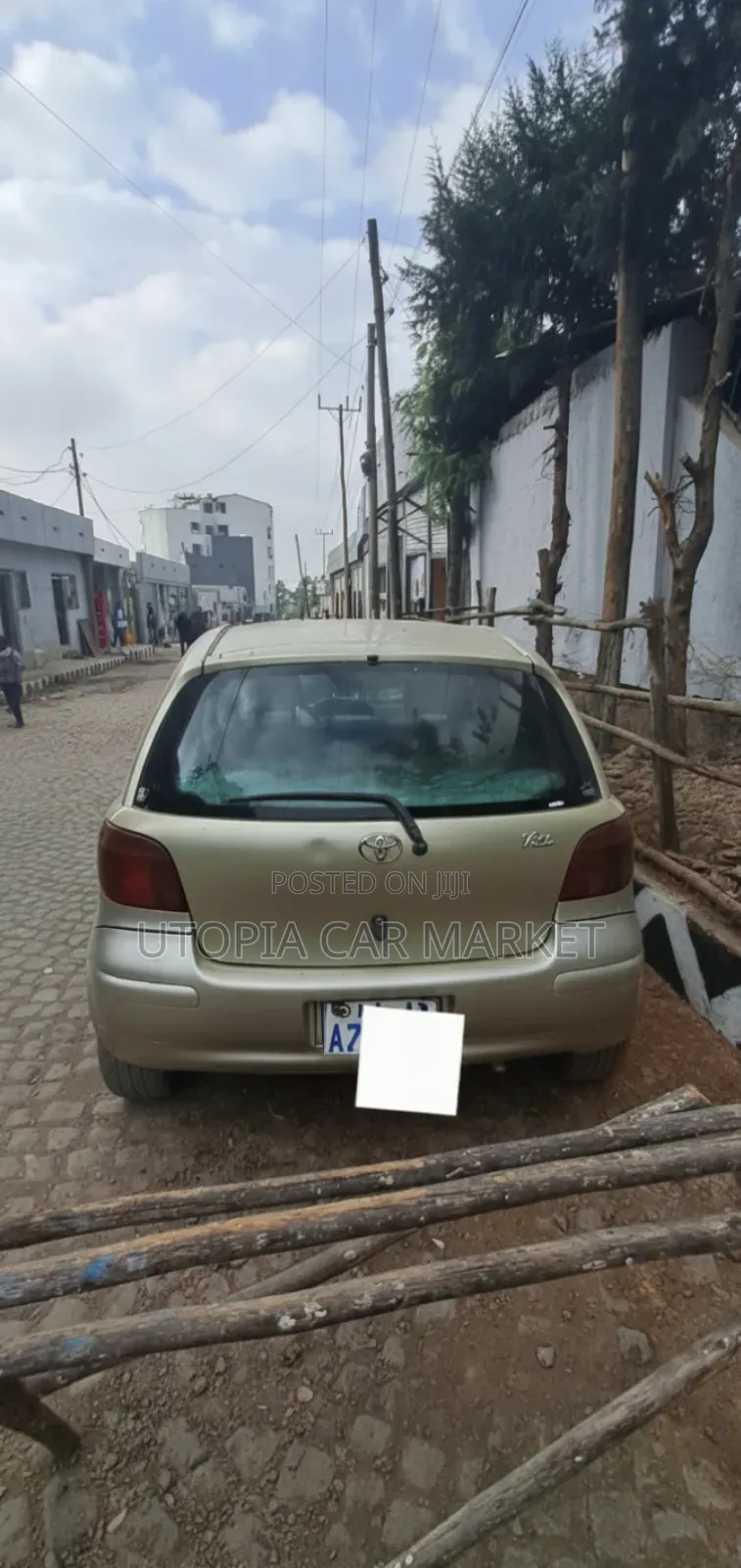 Toyota Vitz 2002 Gold