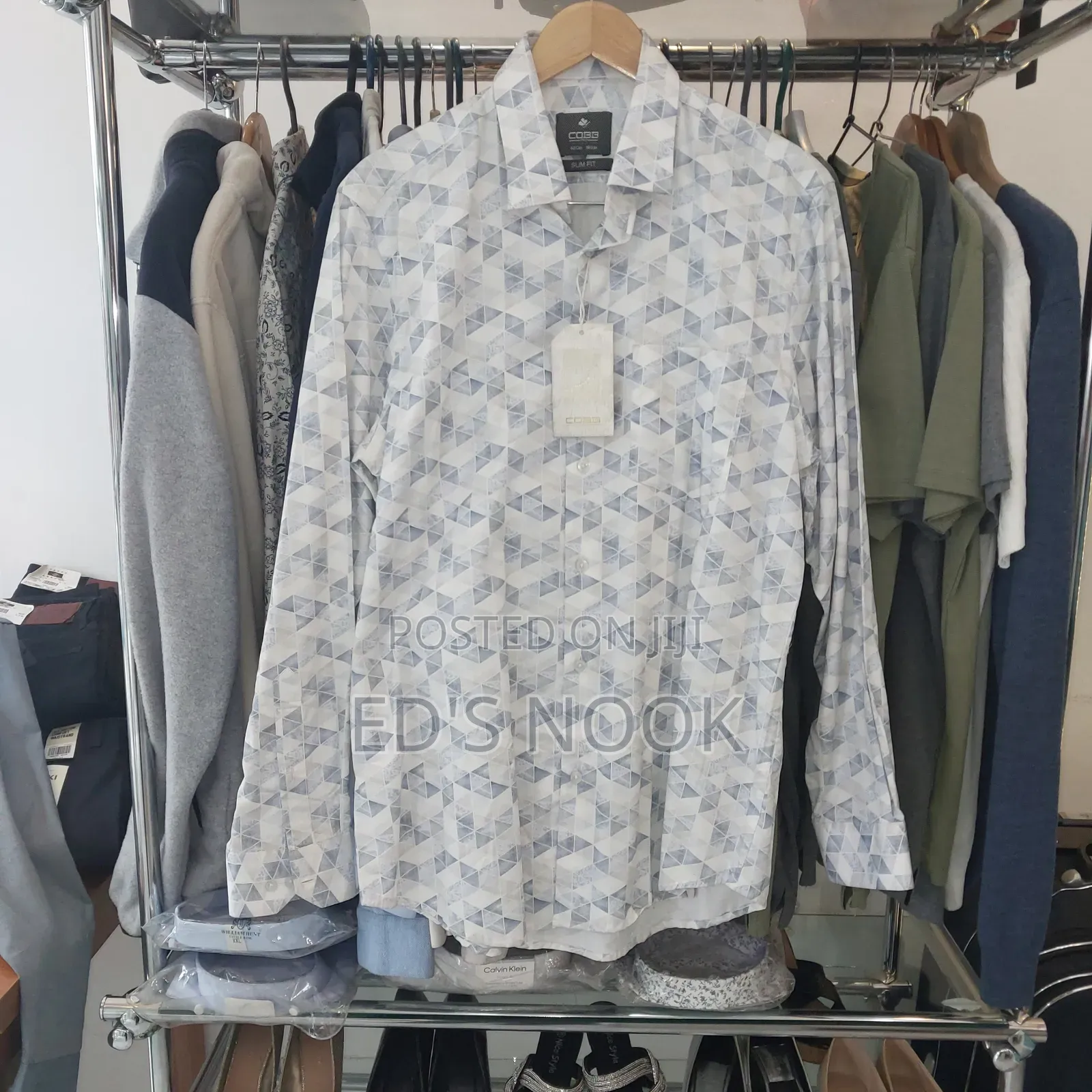 Men’S White Long-Sleeve Button-Up Shirt With Blue Triangular Pattern