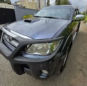 Photo - Toyota Hilux 2009 Gray