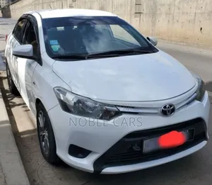 Photo - Toyota Yaris 2015 Ivory