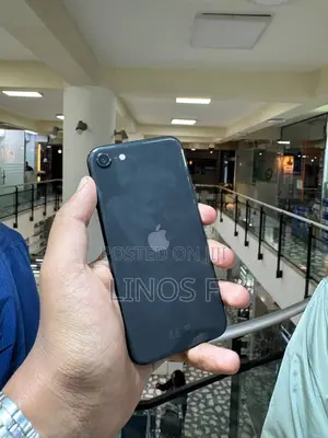 Apple iPhone SE (2022) 128 GB Black