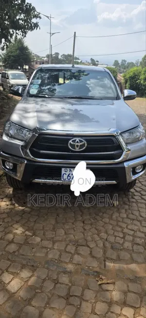Toyota Hilux 2022 Silver