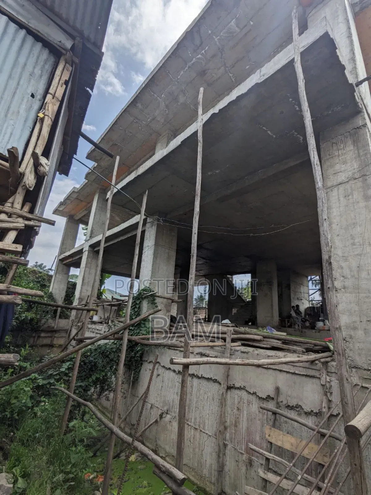 20bdrm House in Private, Yeka for sale